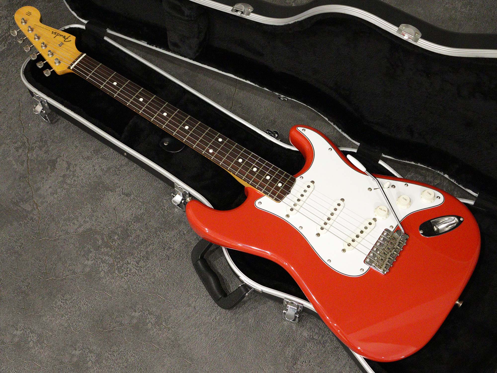 Fender Japan ストラト ST62 Cシリアル リフィニッシュ 中古品 Fender Japan ストラト ST62 Cシリアル リフィニッシュ 中古品